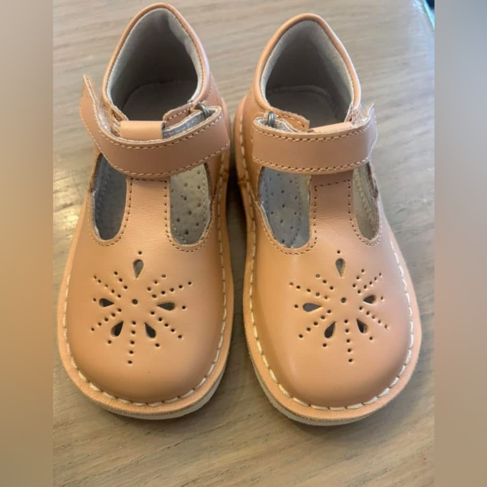 L’Amour Size 7 Alex Wedge (New with box)